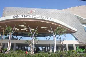 Tampak depan hotel Sahid Raya 