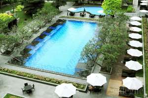 Swimming Pool Royal Ambarrukmo Hotel