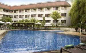 pool_santika