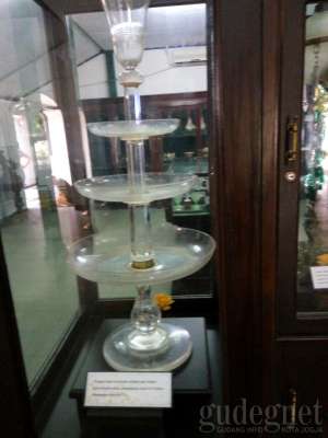 Salah satu koleksi di museum Kristal Kraton Jogja
