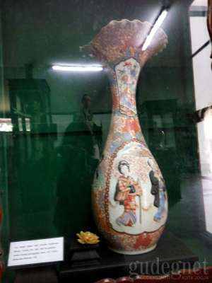 Koleksi di Museum Kristal Kraton Jogja