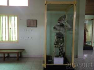 Koleksi di Museum Wayang Kekayon