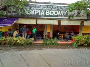 Bagian depan Loempia Boom