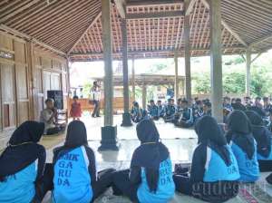 Kunjungan ke desa sentra industri batik tulis Giriloyo
