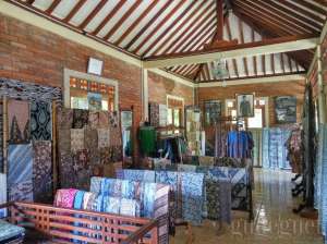 Gallery batik tulis di sentra batik tulis Giriloyo