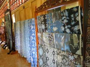 Koleksi batik tulis Giriloyo