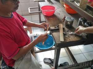 Proses pembuatan kerajinan perak