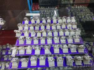Hasil kerajinan perak Kotegede HS Silver