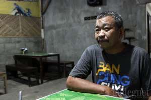 pak Sabar sebagai pemilik warung sambal belut 