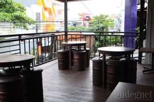Balkon di Caliber Cafe
