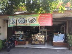 Toko Roti Maden