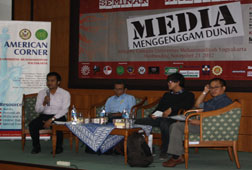 Media Massa Wajib Mendapatkan Kritikan