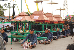 Lagi, Upacara Adat Perlu dilestarikan! Lagi, Upacara Adat Perlu dilestarikan!