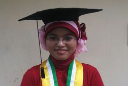 Meski Tinggal Di Gubuk 4 x 5 Meter, Anak Pedagang Buah ini Lulus Bidik Misi UGM Meski Tinggal Di Gubuk 4 x 5 Meter, Anak Pedagang Buah ini Lulus Bidik Misi UGM