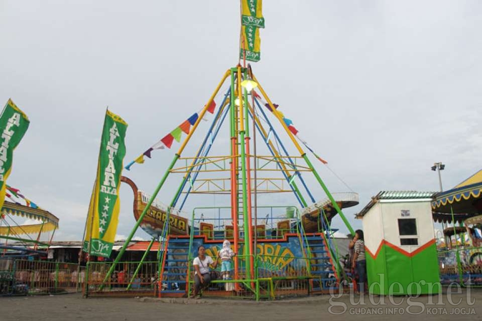 Parkir dan Stand Sekaten Jauh Lebih Rapi
