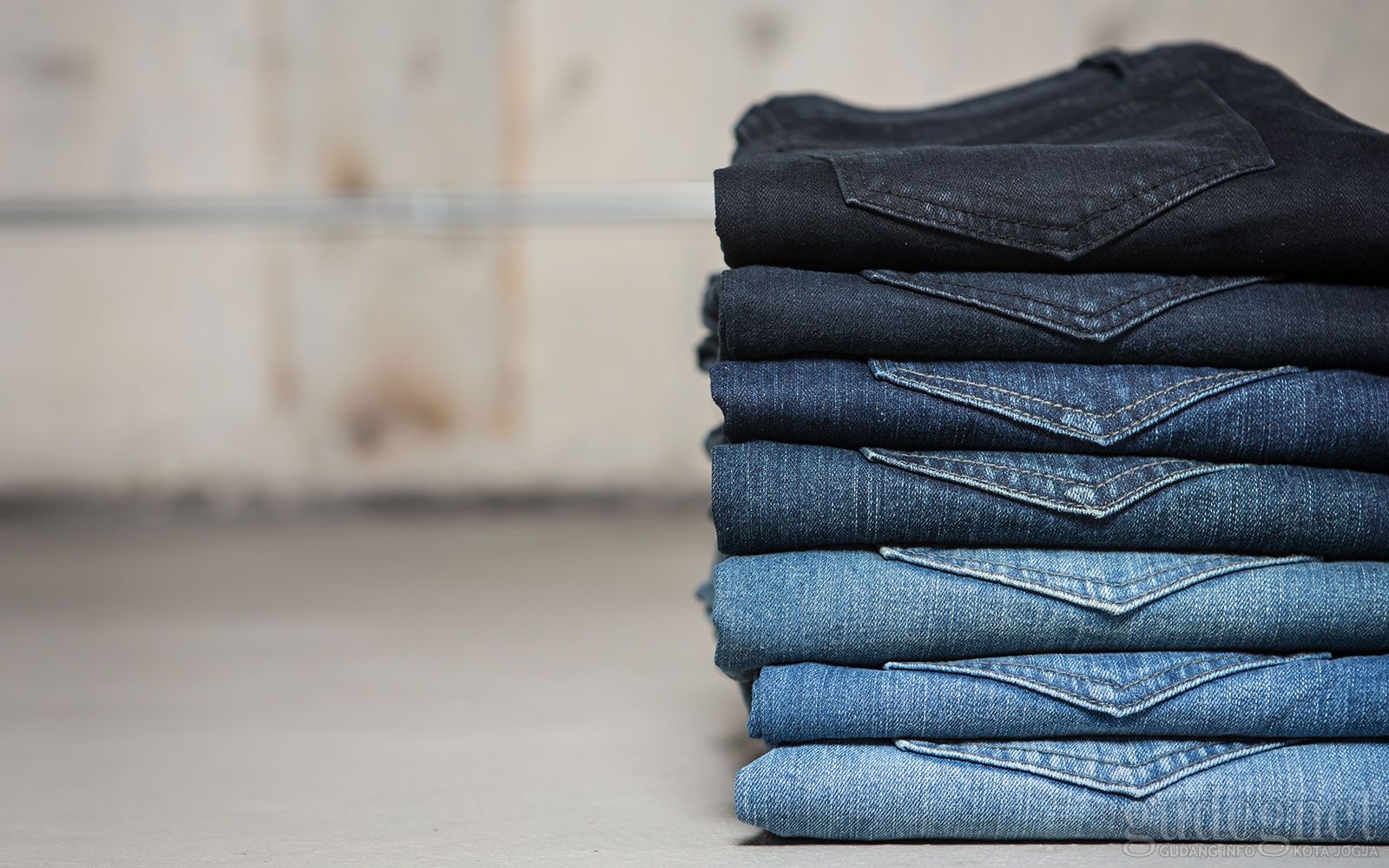 Tips Merawat Jeans Agar Awet