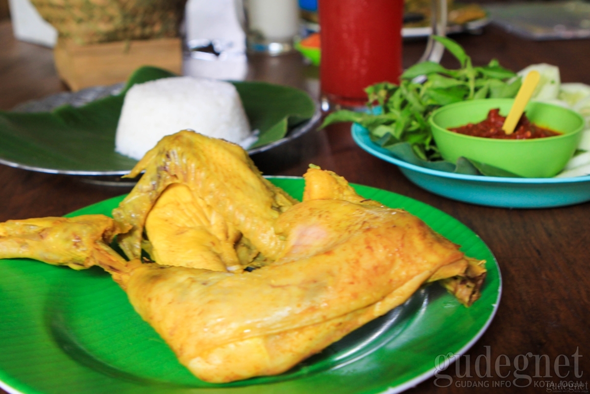 Penggemar Kuliner Ayam? Cobain 5 Tempat Ini Penggemar Kuliner Ayam? Cobain 5 Tempat Ini
