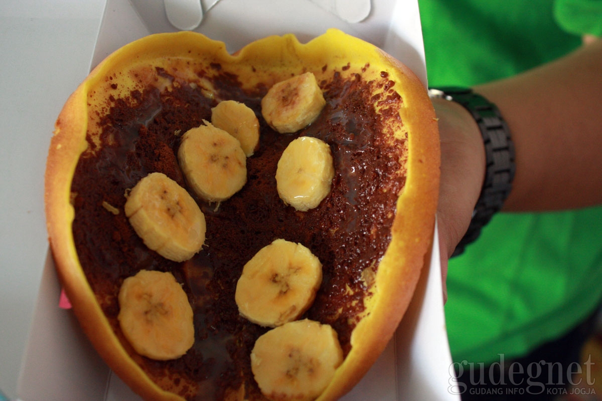 Mencicip Jajanan Kekinian ala Leker Mania 