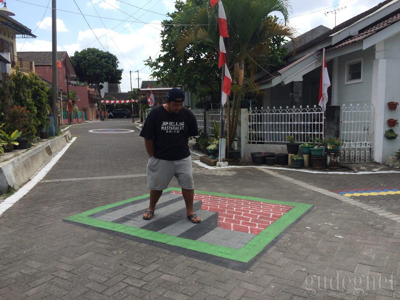 Sambut HUT ke-73 RI, Warga Perumahan Nogotirto V Hiasi Jalan dengan Lukisan 3D