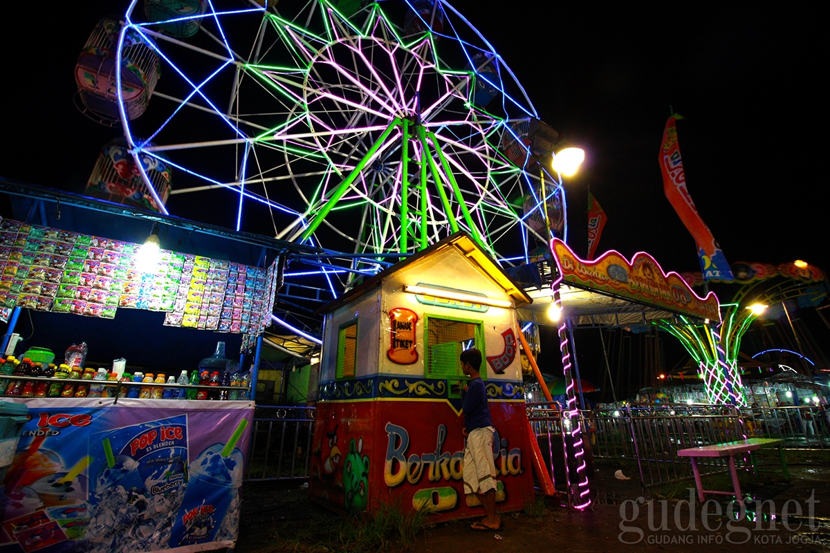 Yuk Nyobain.....Wahana Seru di Pasar Malam Sekaten