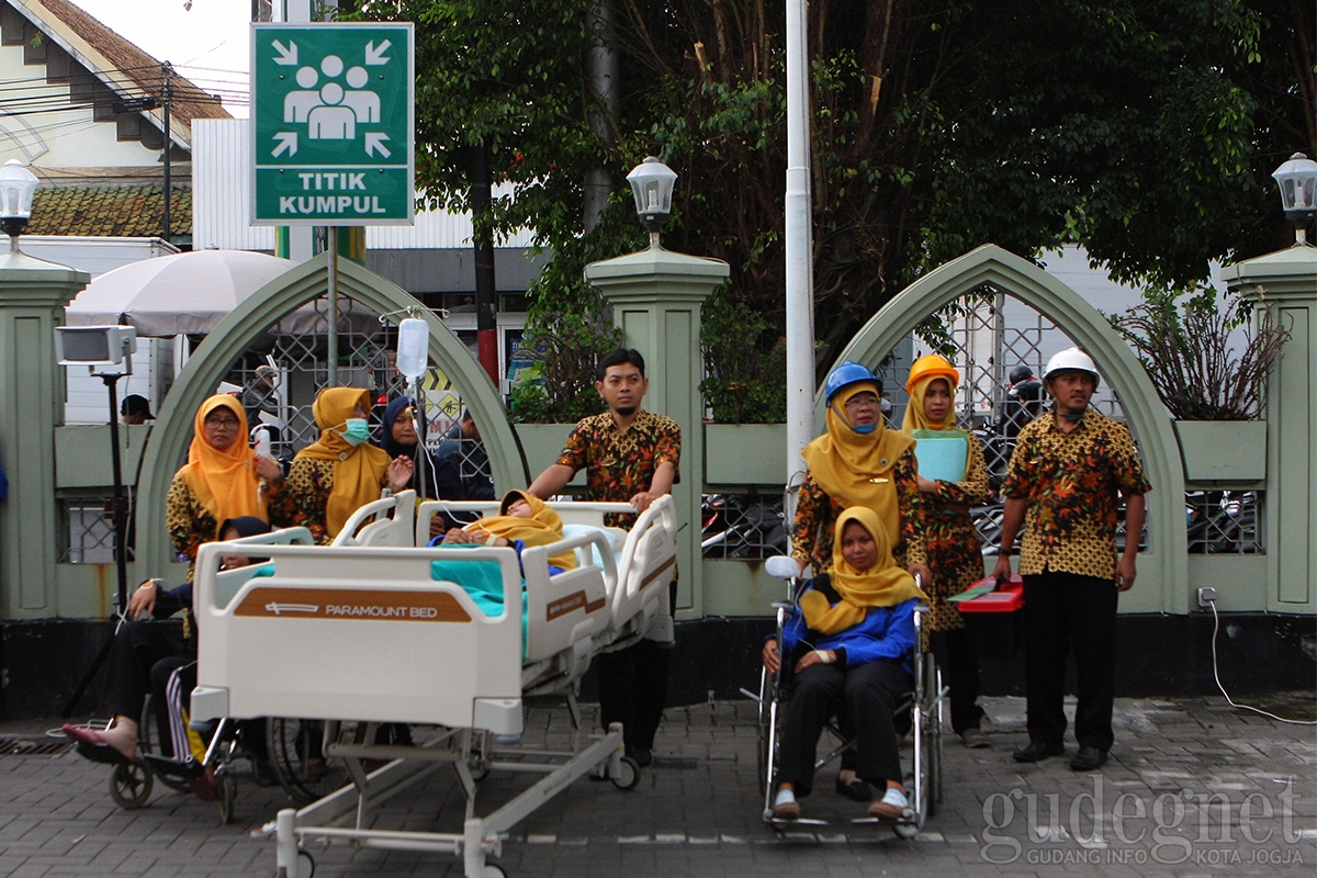 RS PKU Muhammadiyah Gelar Simulasi Penanganan Bencana Gempa RS PKU Muhammadiyah Gelar Simulasi Penanganan Bencana Gempa