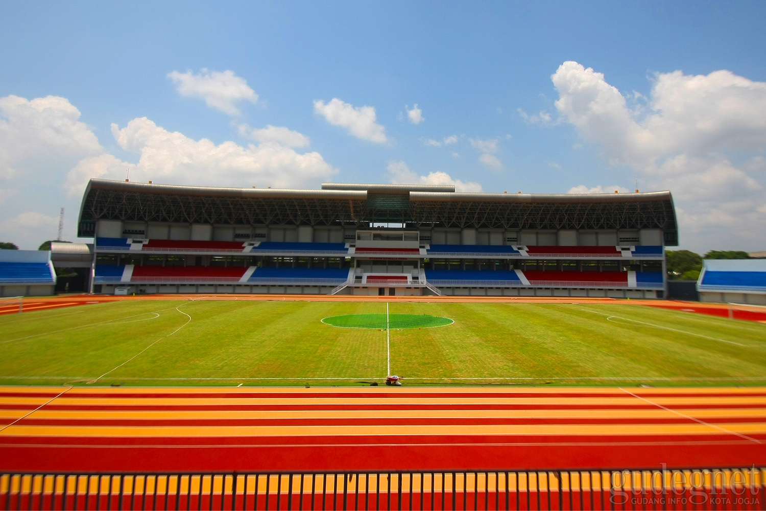 Wajah Terbaru Stadion Mandala Krida Setelah Renovasi