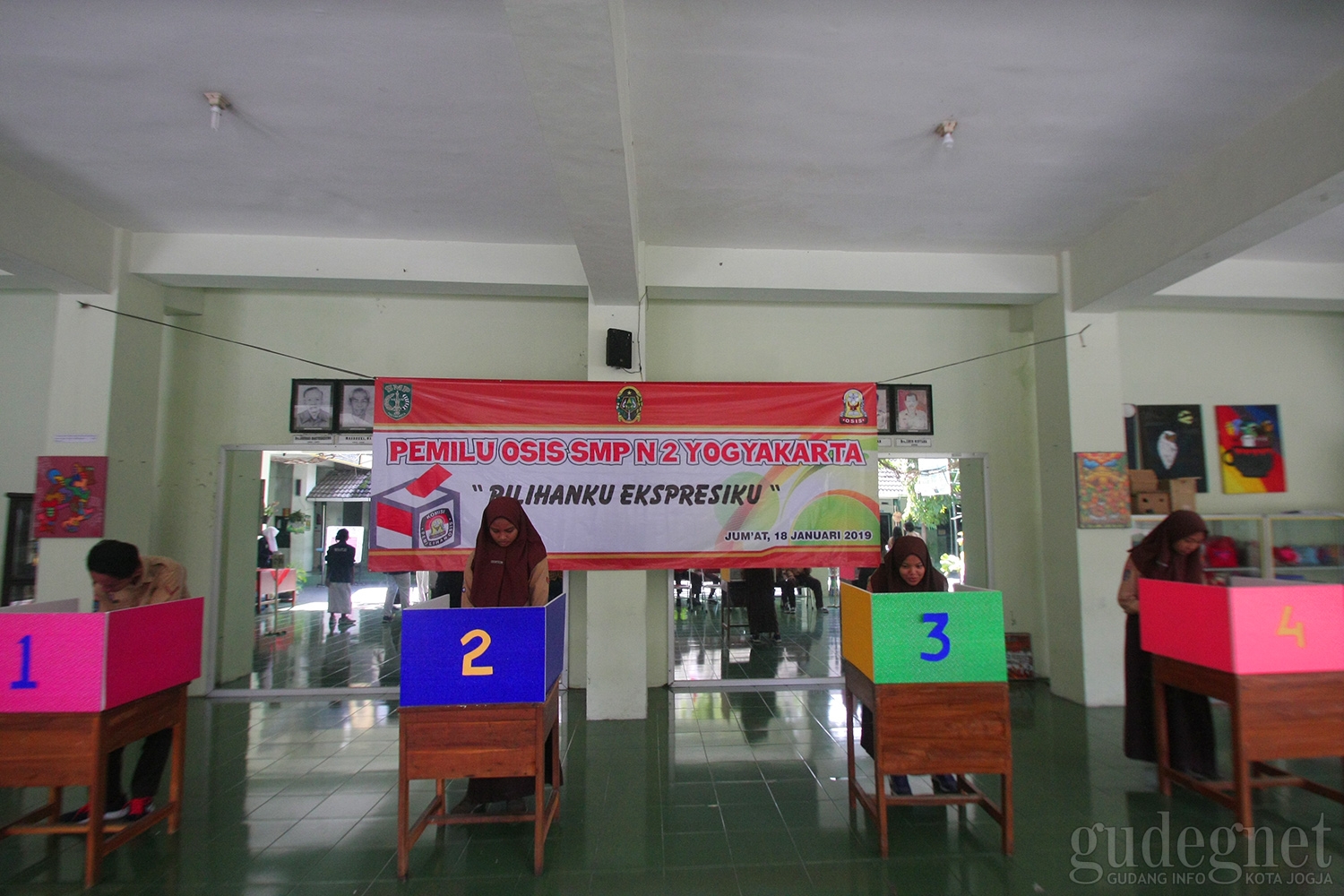 Pendidikan Berdemokrasi Sejak Dini Melalui Pemilihan Osis Pendidikan Berdemokrasi Sejak Dini Melalui Pemilihan Osis