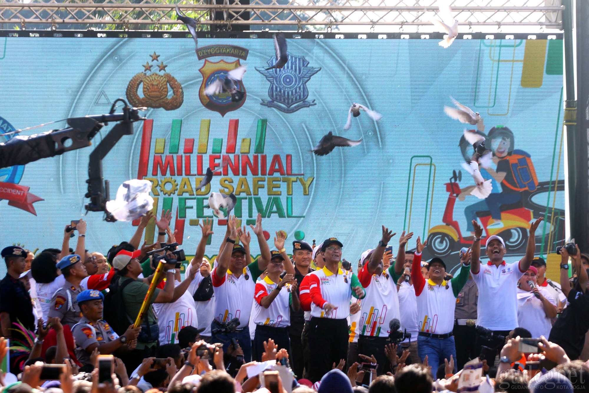 Ribuan Milenial Hadiri Millenial Road Safety Festival di Titik Nol