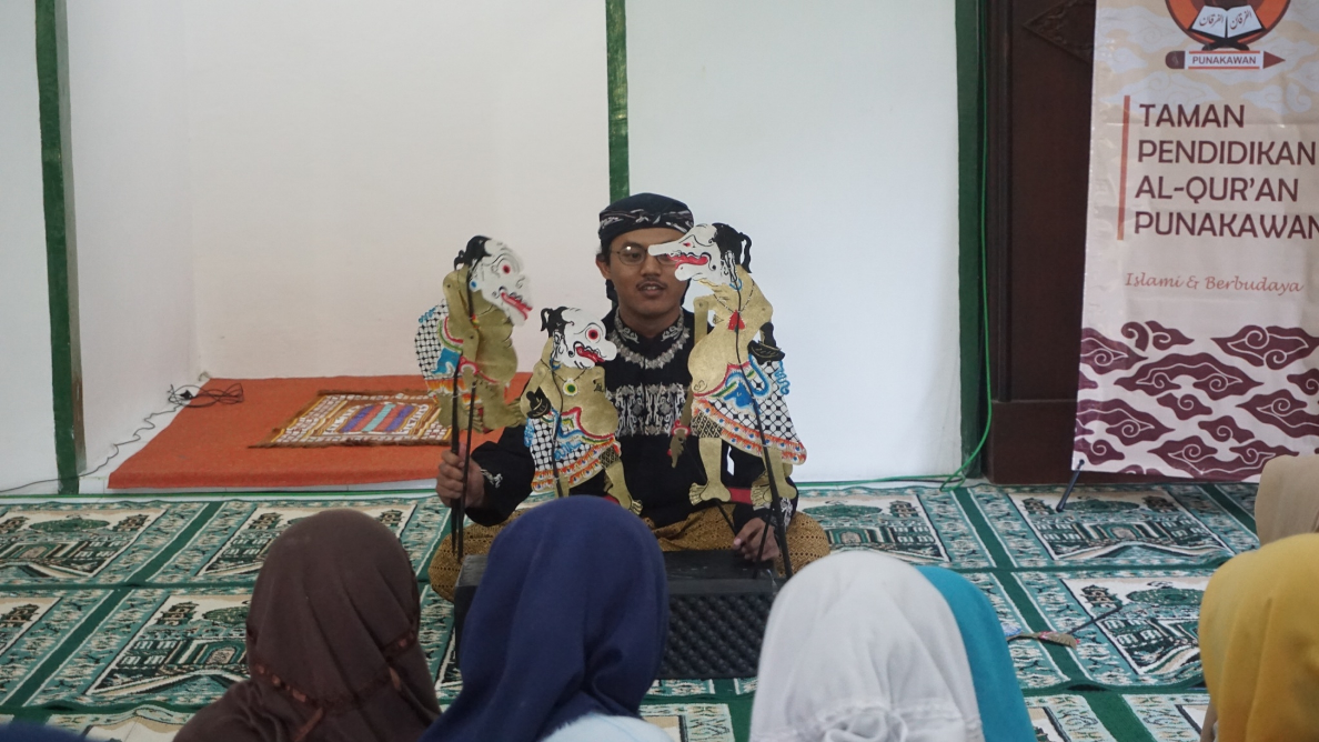 PKM-M UMY Tingkatkan Minat Mengaji dengan Wayang PKM-M UMY Tingkatkan Minat Mengaji dengan Wayang