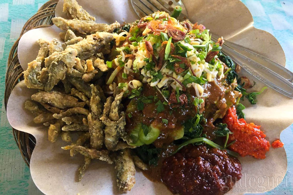Pecel Wader Pak Bejo yang Nikmat dan 'Kriuk'