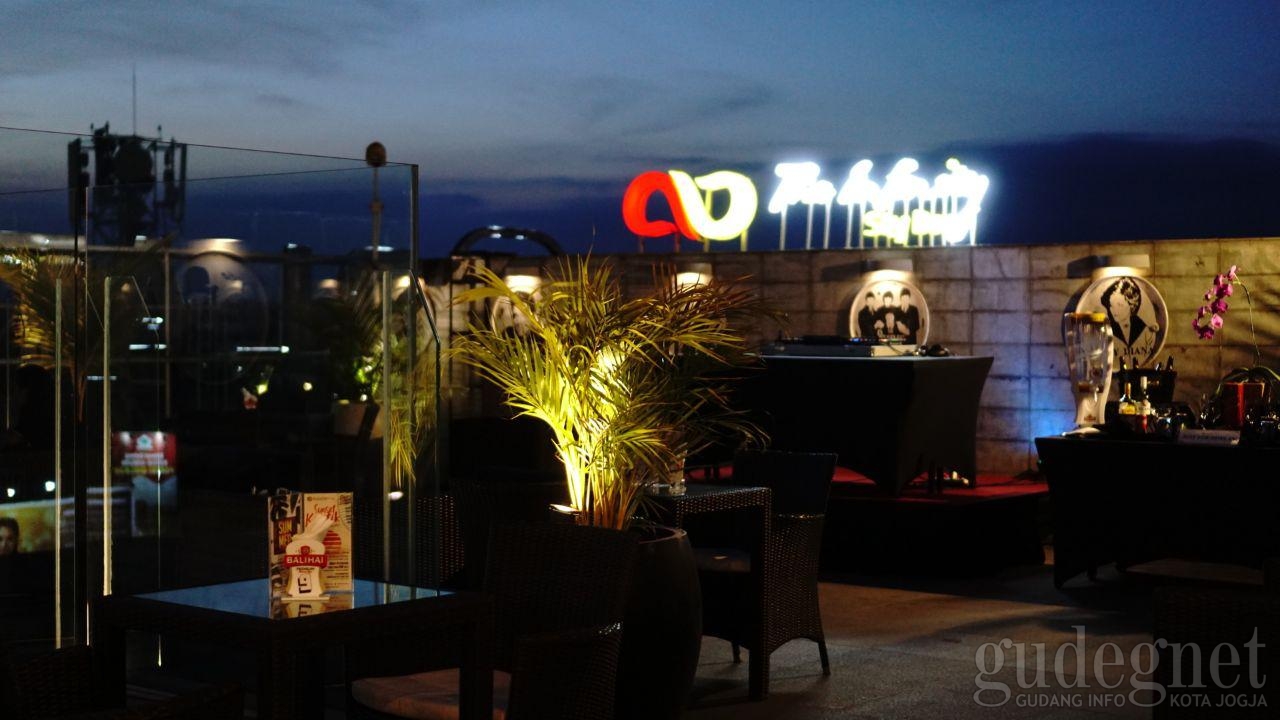 Senja di ''Summer Chill Out'' Infinity Sky Bar Hotel Platinum, Instagenik dan Santai Senja di ''Summer Chill Out'' Infinity Sky Bar Hotel Platinum, Instagenik dan Santai