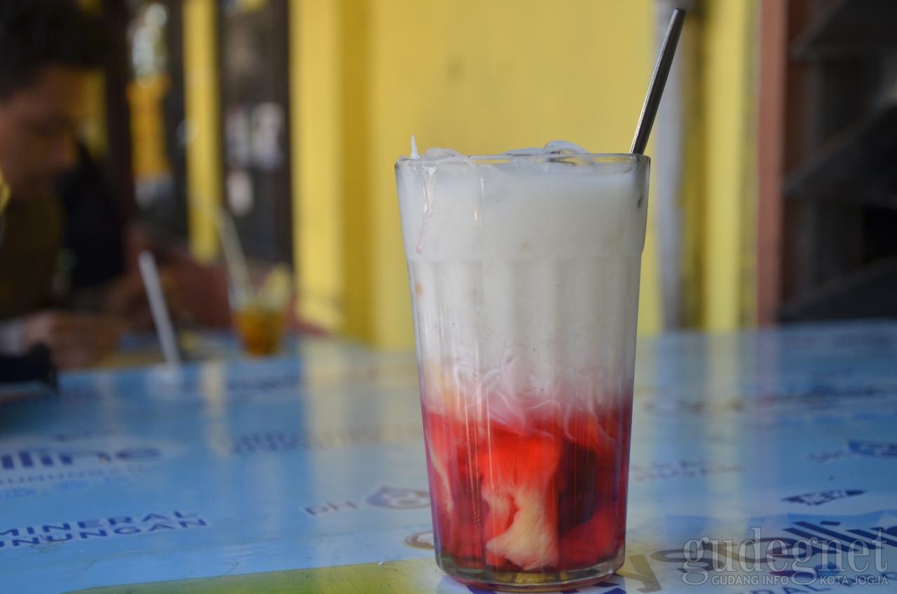 Es Campur Warung Handayani, Penutup Mantap Makan Siang