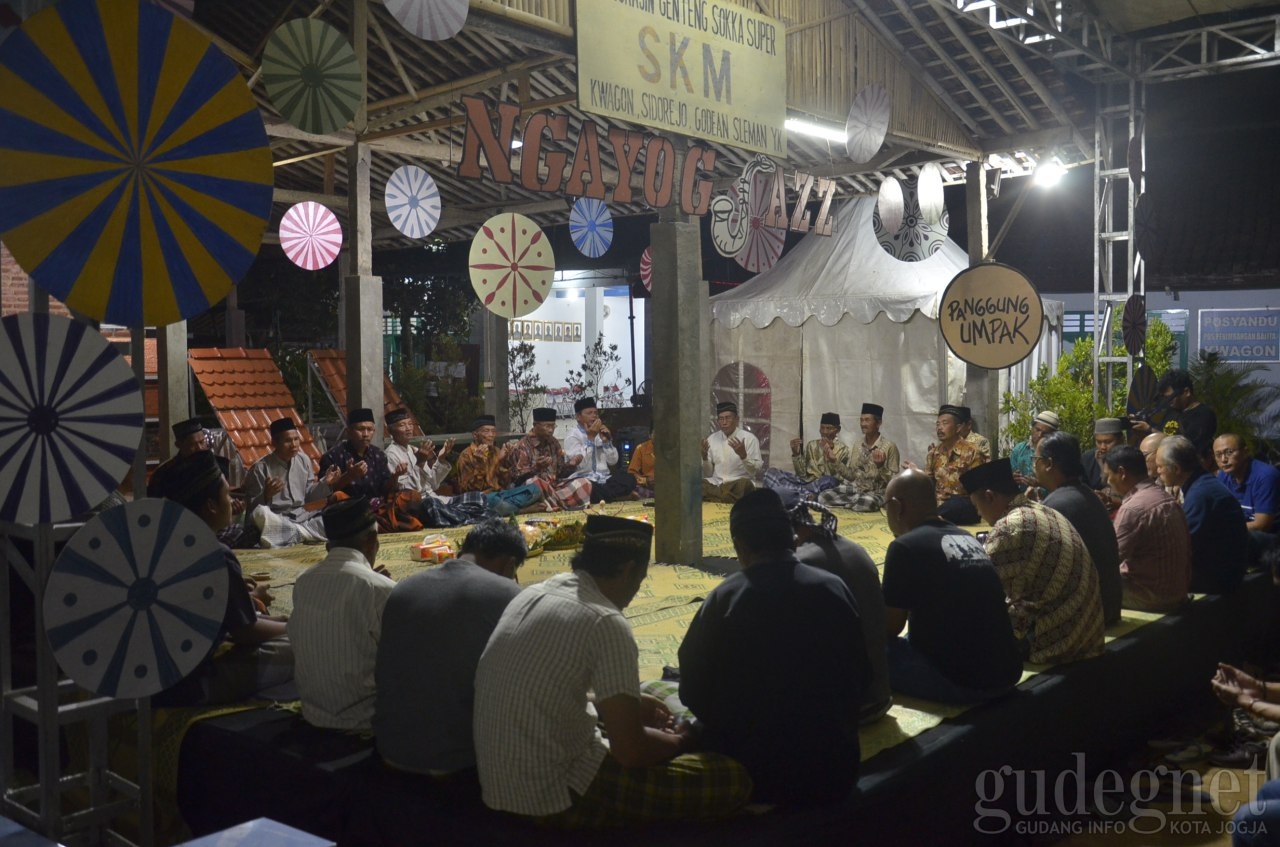 Warga Kwagon Gelar Tumpengan, Berdoa untuk Ngayogjazz dan Mendiang Djaduk Warga Kwagon Gelar Tumpengan, Berdoa untuk Ngayogjazz dan Mendiang Djaduk