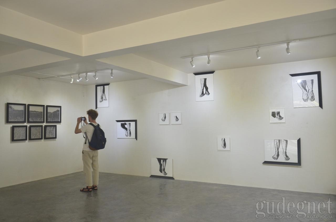Pameran Mono Suguhkan Karya Hitam Putih Pameran Mono Suguhkan Karya Hitam Putih