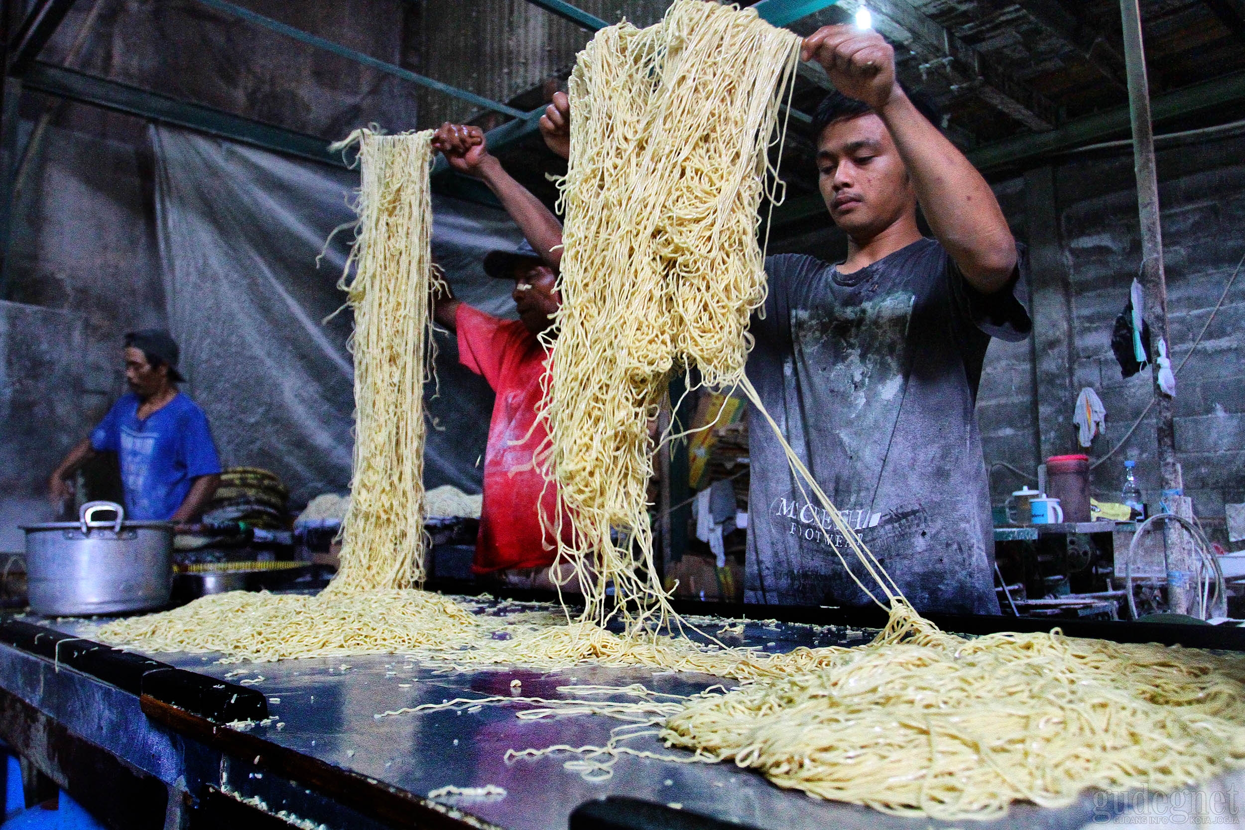 Kenyal Kenyil Mie Kuning Tiga Generasi 