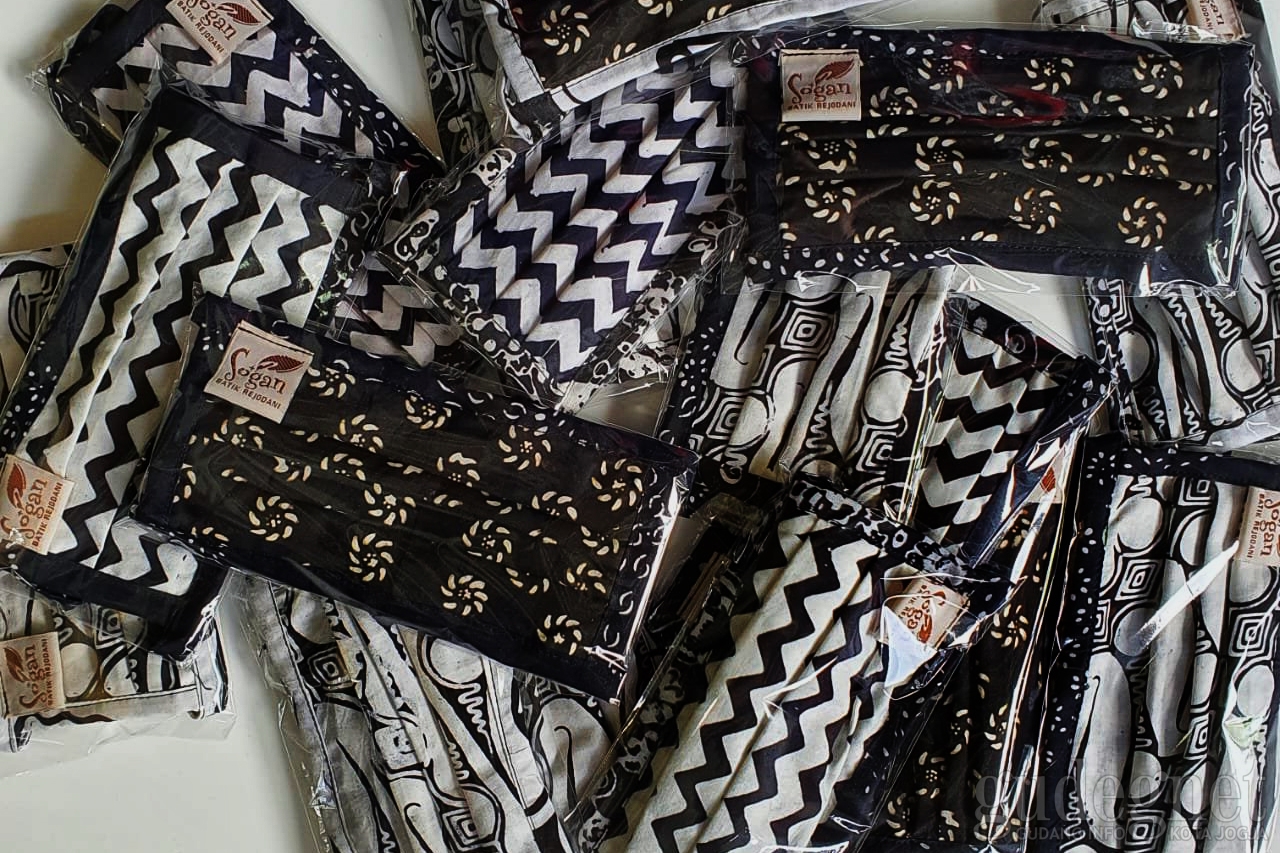 Produsen Batik Ini Bagikan Masker Cegah Covid-19, Gratis