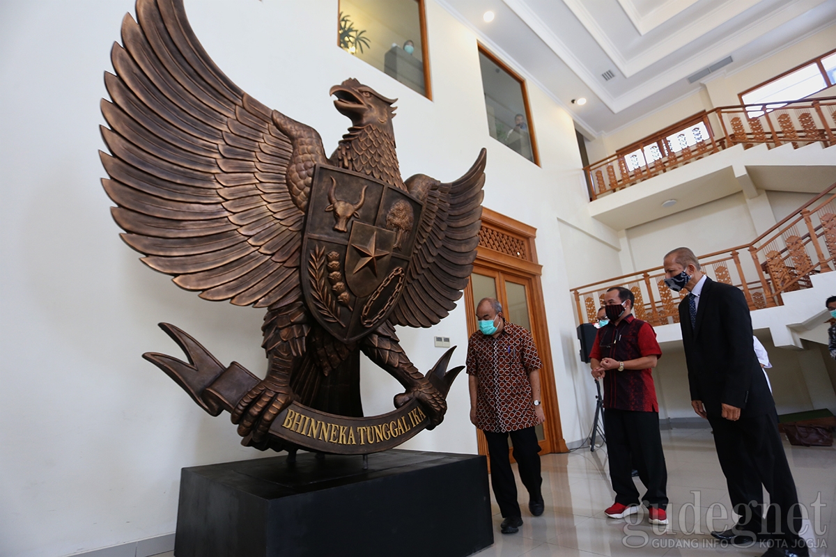 Patung Garuda Pancasila Hiasi Kantor Kepatihan Yogyakarta
