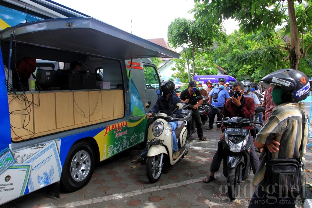 Drive Thru, Cetak KTP-el Cuma 3 Menit di Balaikota Yogyakarta