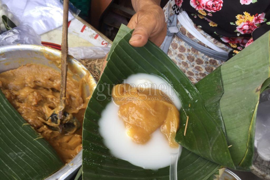 Jenang Gempol Bu Yah, Jajanan Pagi di Pasar Pujokusuman