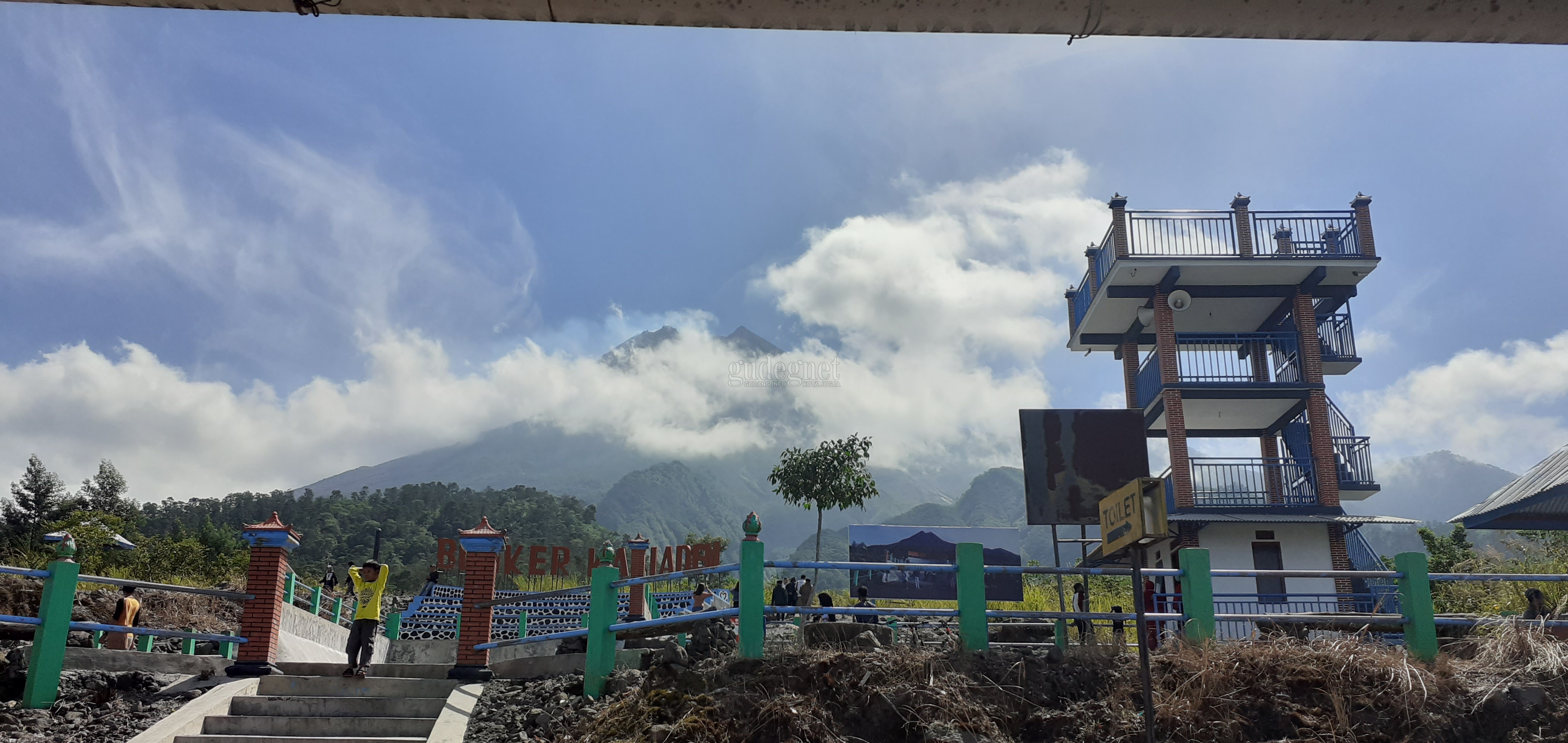 Merapi Alami Enam Kali Gempa Guguran
