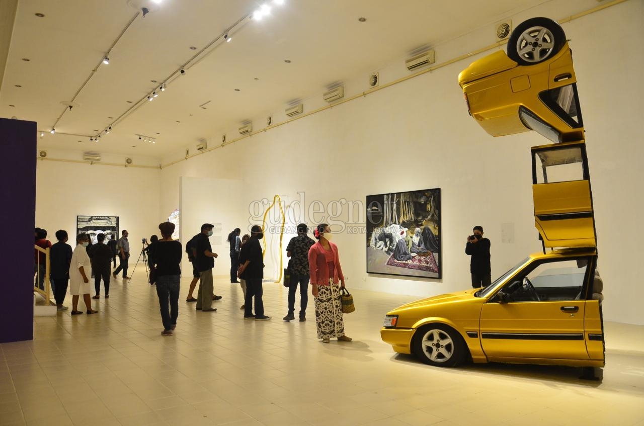 Pameran &lsquo;Out of Place: (De)stereotyping Iqi&rsquo;s Arabism&rsquo;, Ada Mobil Dibelah hingga Instalasi Suara