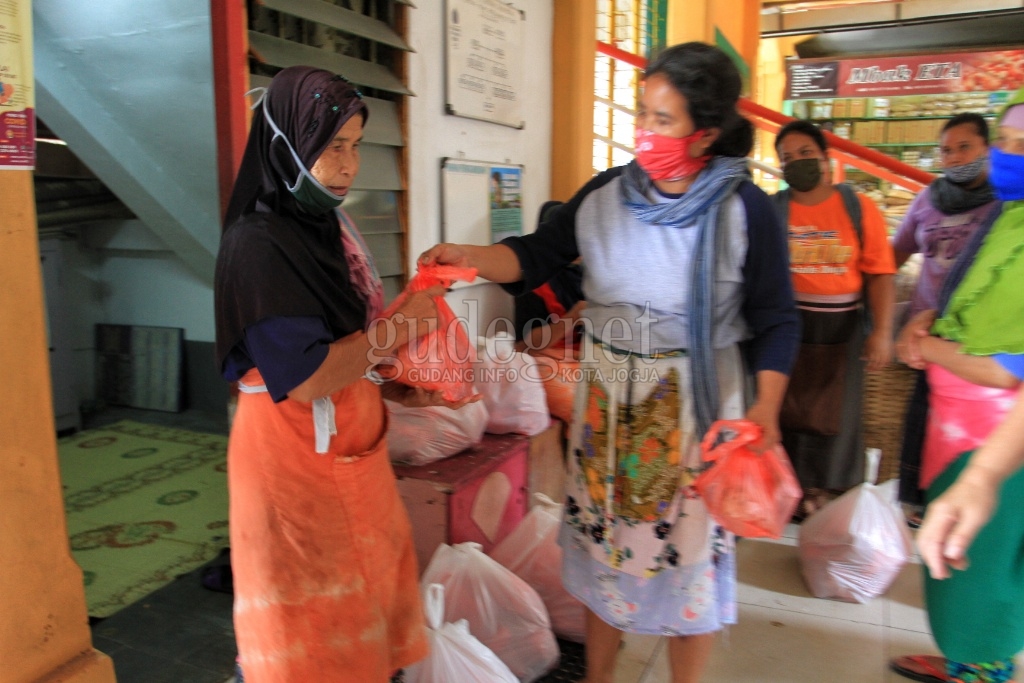 Gerakan Rakyat Bantu Rakyat, Aksi Peduli bagi Perempuan Buruh Gendong 