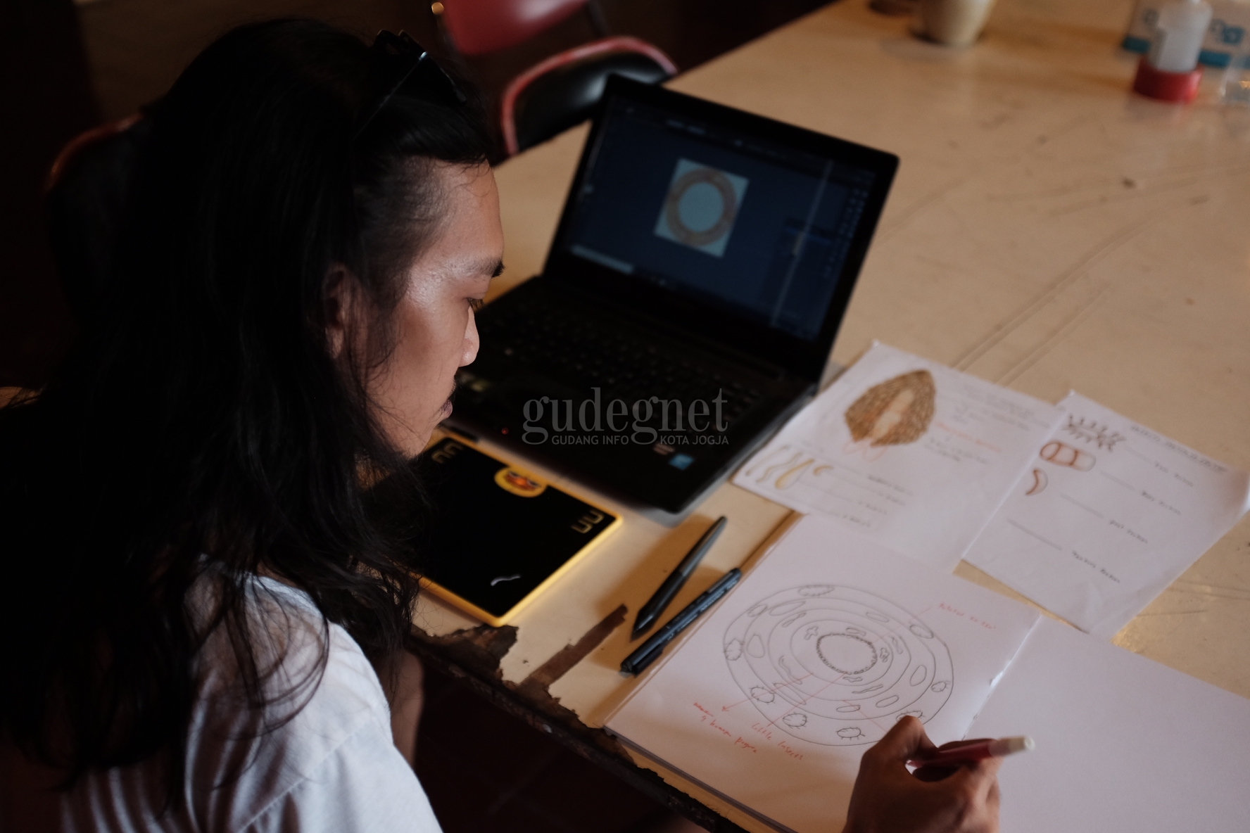 Empat Seniman Muda Tuang Gagasan dalam &ldquo;Melipat Senjang&rdquo;  