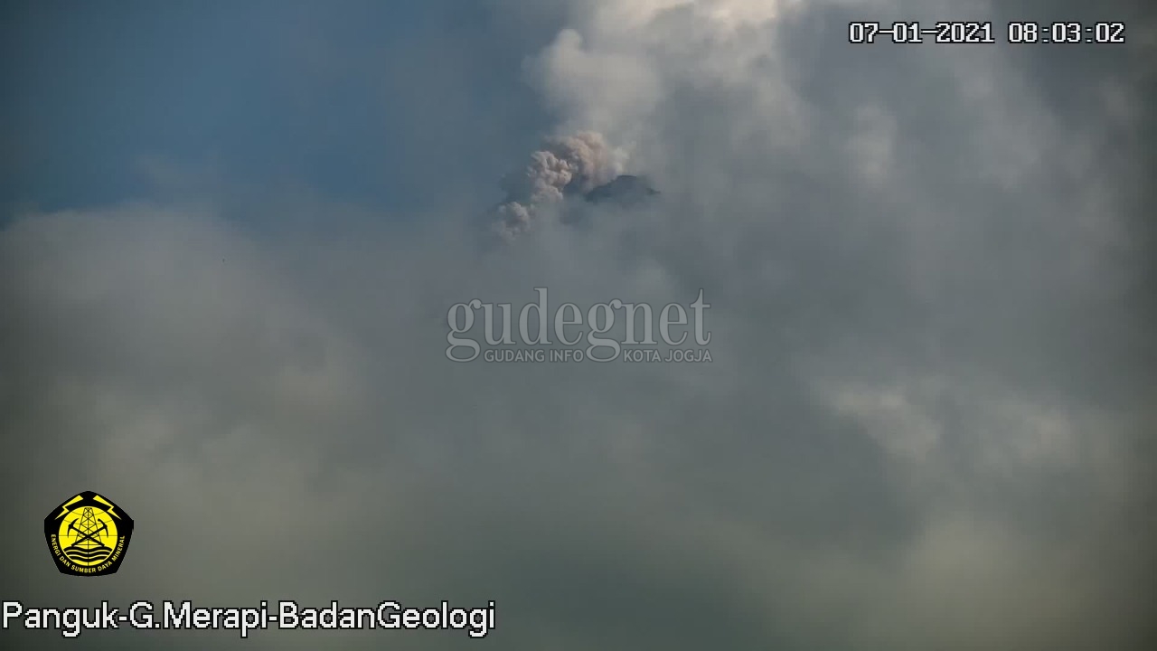 Merapi Keluarkan Awan Panas Guguran 
