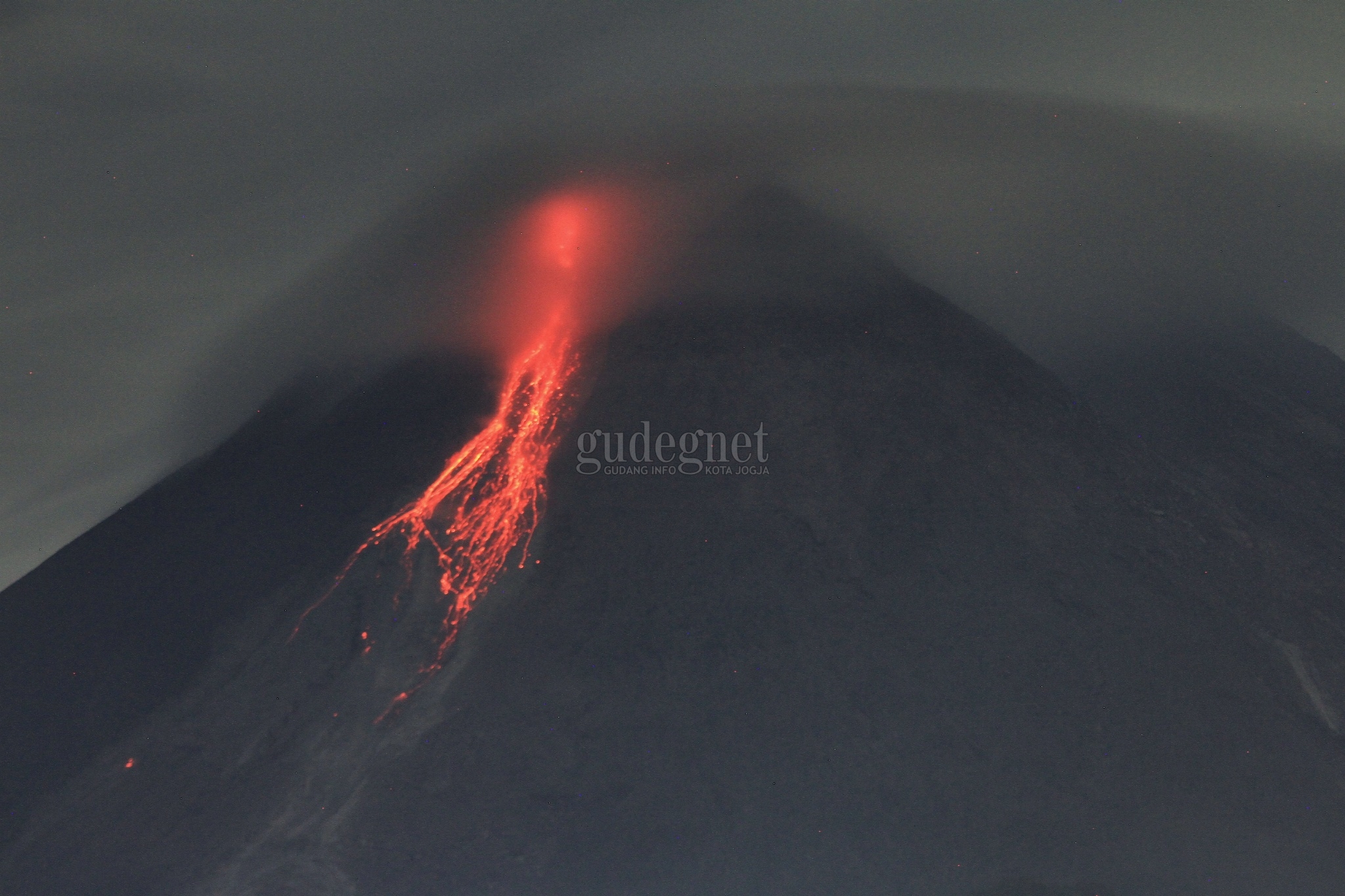 Merapi Keluarkan 282 Kali Guguran Lava Pijar Dalam Sepekan