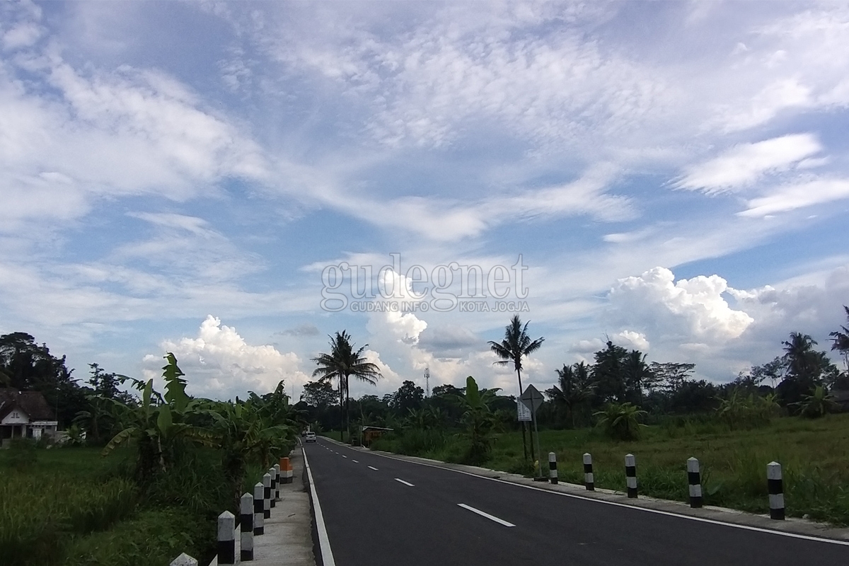 DIY Cerah Berawan dengan Potensi Hujan DIY Cerah Berawan dengan Potensi Hujan