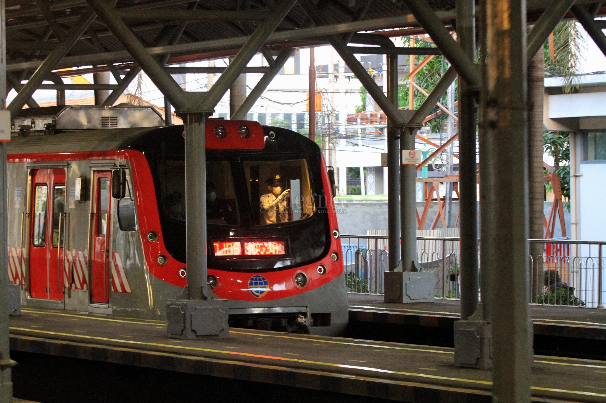 KRL Tetap Layani Masyarakat Selama Lebaran 