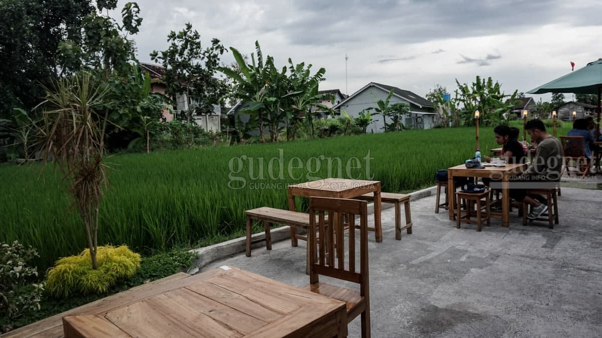 Rekomendasi Lima Tempat Kuliner dengan Suasana Asri Rekomendasi Lima Tempat Kuliner dengan Suasana Asri