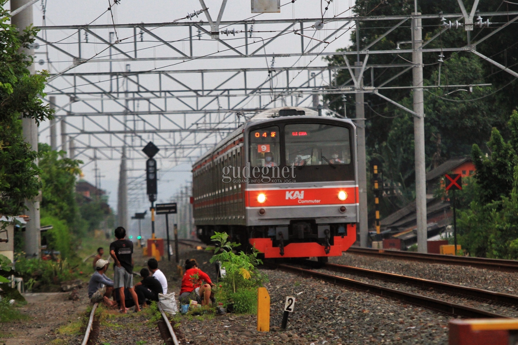 Mulai Hari Ini, Pengguna KRL Yogya-Solo Sektor Esensial dan Kritikal Wajib Bawa STRP Mulai Hari Ini, Pengguna KRL Yogya-Solo Sektor Esensial dan Kritikal Wajib Bawa STRP