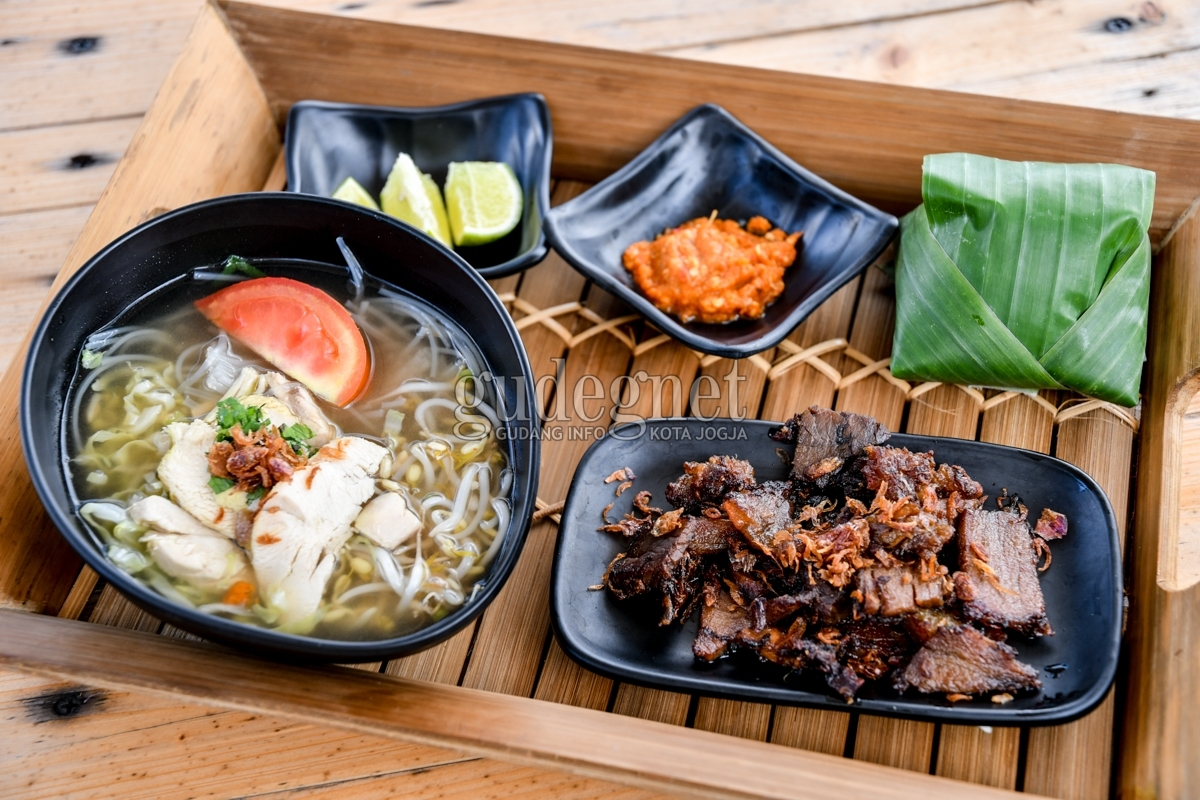 Empat Rekomendasi Soto, Bisa Dipesan via Ojek Online Empat Rekomendasi Soto, Bisa Dipesan via Ojek Online
